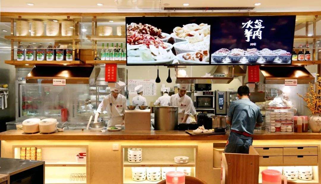 開放式餐飲廚房明（míng）檔（dàng）設計備受親（qīn）睞